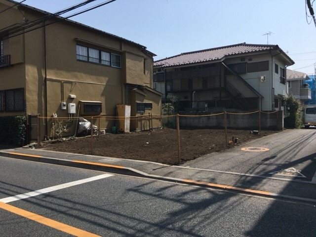 東京都三鷹市大沢の 鉄骨2階建て建物解体工事後の様子です。