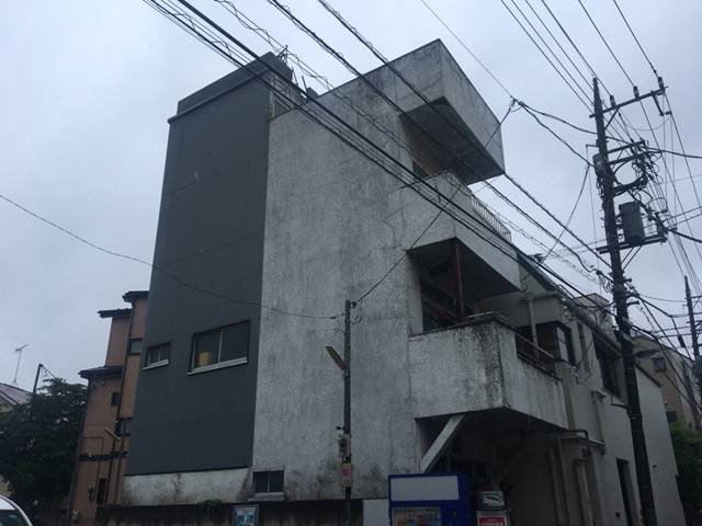 東京都荒川区町屋の鉄骨造3階建て解体工事前の様子です。