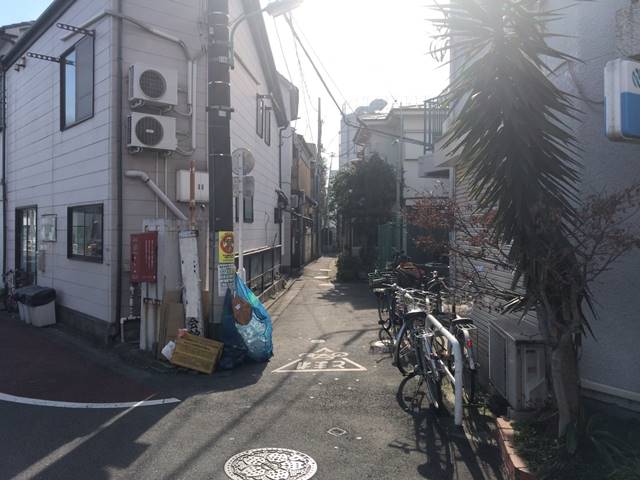 東京都品川区荏原の残置物撤去処分中の様子です。