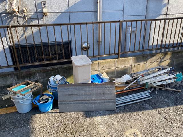 東京都江戸川区中央の残置物撤去処分前の様子です。