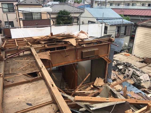 東京都板橋区清水町の木造2階建て家屋4棟解体工事中の様子です。