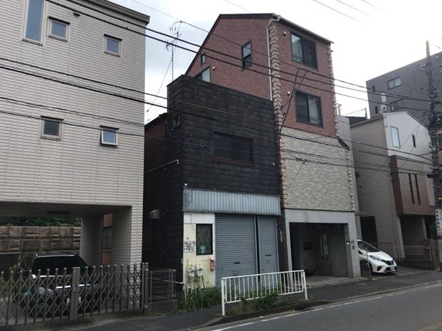神奈川県横浜市保土ヶ谷区天王町の木造2階建て住宅解体工事前の様子です。