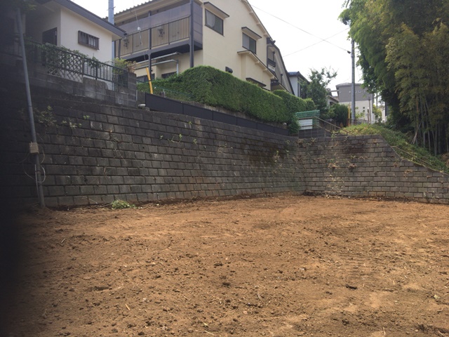 神奈川県川崎市多摩区西生田の下草撤去処分後の様子です。
