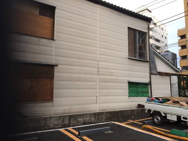 東京都新宿区北山伏町の木造2階建て戸建て解体工事前の様子です。