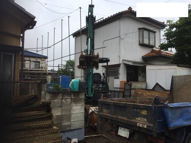 東京都葛飾区水元の木造2階建て住宅解体工事中の様子です。