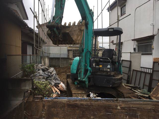 東京都葛飾区水元の木造2階建て住宅解体工事中の様子です。