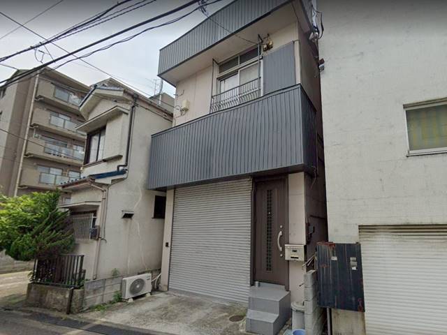 東京都大田区西糀谷の鉄骨造2階建て建物解体工事前の様子です。