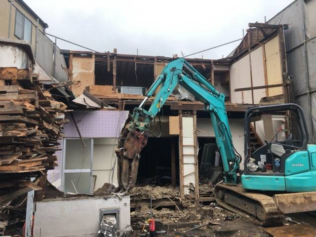 東京都練馬区旭丘の木造2階建て家屋解体工事中の様子です。