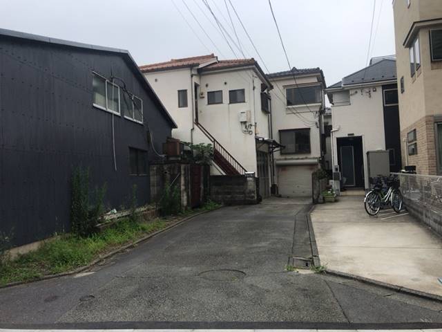 東京都大田区大森東の木造2階建て住宅解体工事2棟解体工事前の様子です。