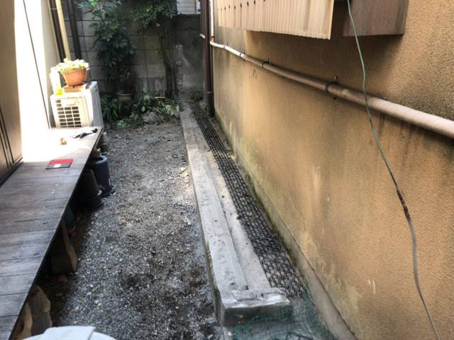 東京都大田区中央のブロック塀撤去工事中の様子です。