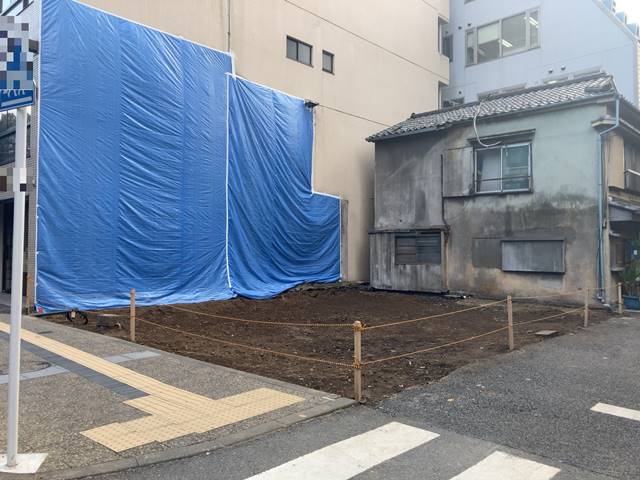 東京都文京区本郷の木造2階建て長屋切り離し解体工事後の様子です。