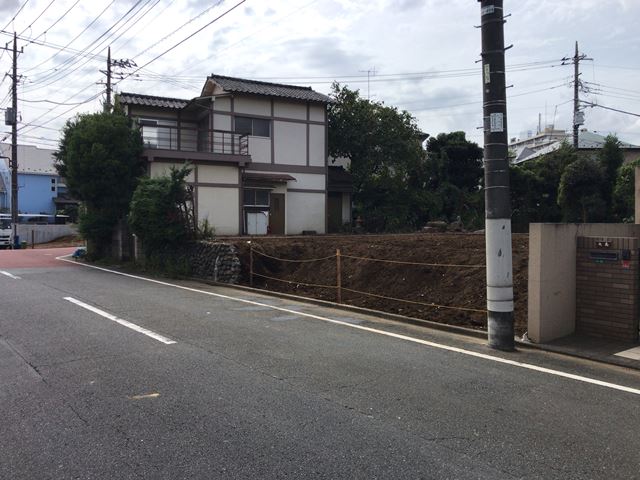 木造2階建て家屋解体工事2棟(東京都練馬区豊玉北)野)工事中の様子です。